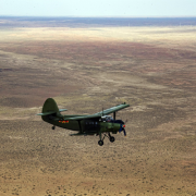 64年了 為什么中國飛機總要定期飛往荒漠？